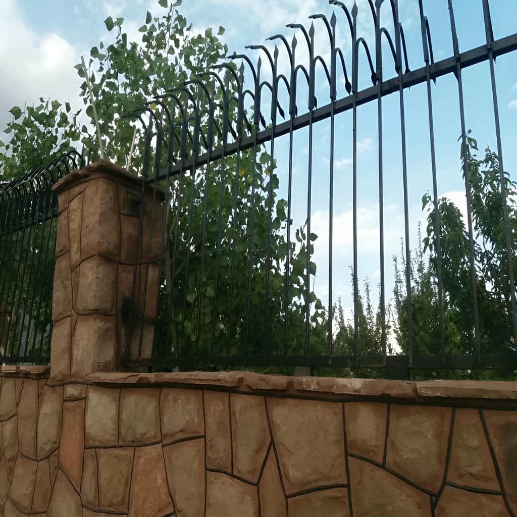 حفاظ دیوار ویلا