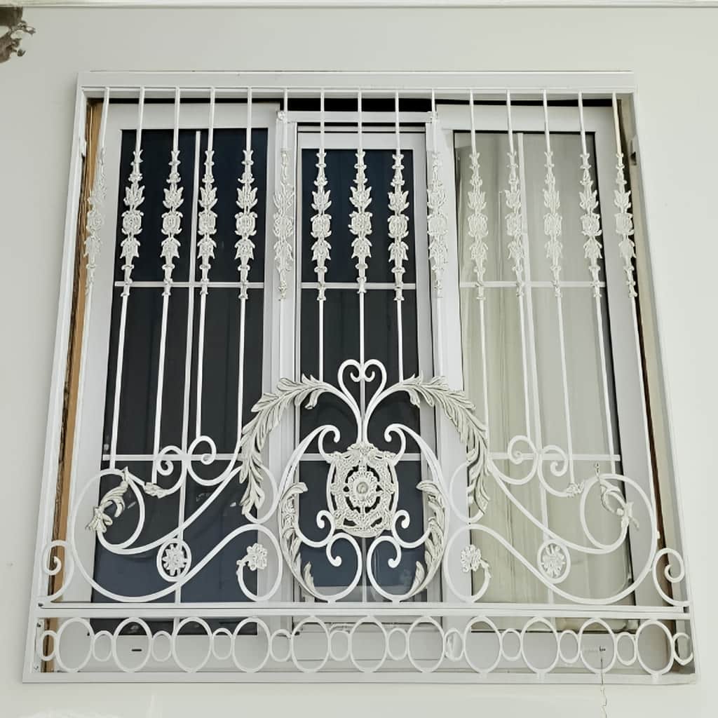 نصب حفاظ گلبرگی پنجره