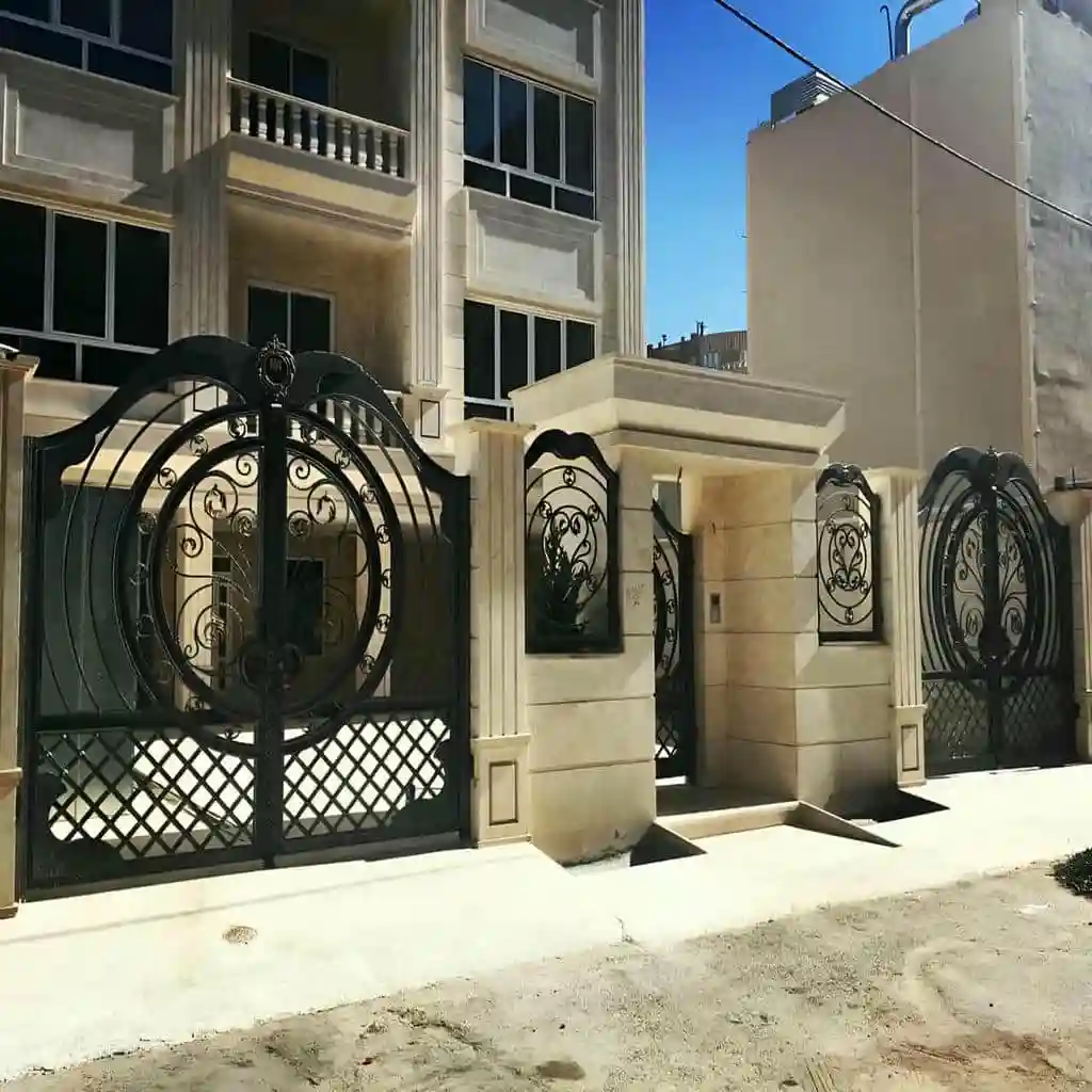 کارخانه ساخت درب حیاط ساختمان لوکس
