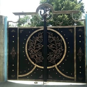 طراحی و ساخت انواع درب آهنی ویلا شیک