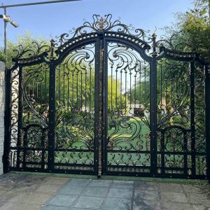 خرید درب حیاط آهنی شیک کلاسیک