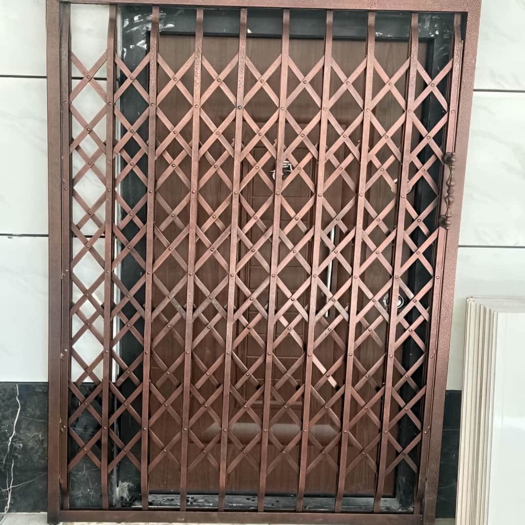 نصب درب آکاردئونی آپارتمان چهار گل در کرمان