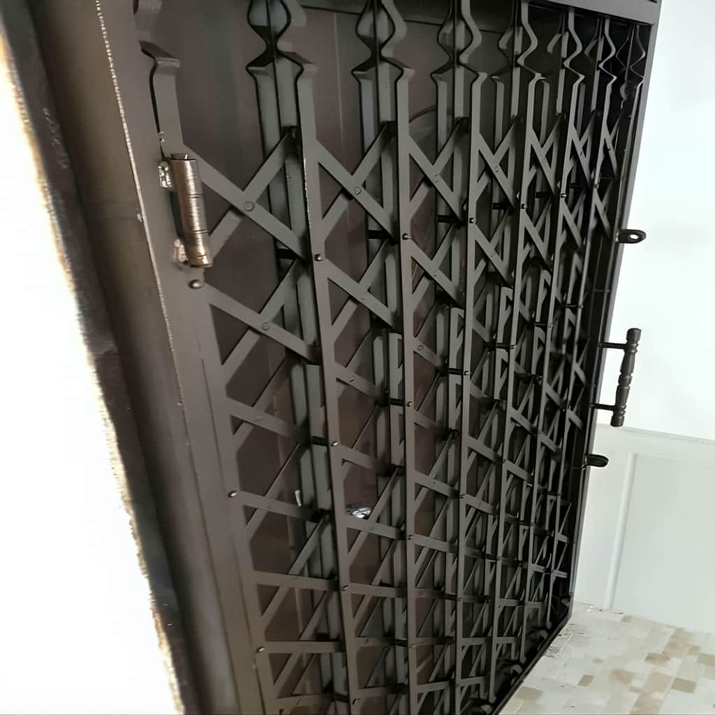 نصب درب آکاردئونی آپارتمان چهار گل در تبریز