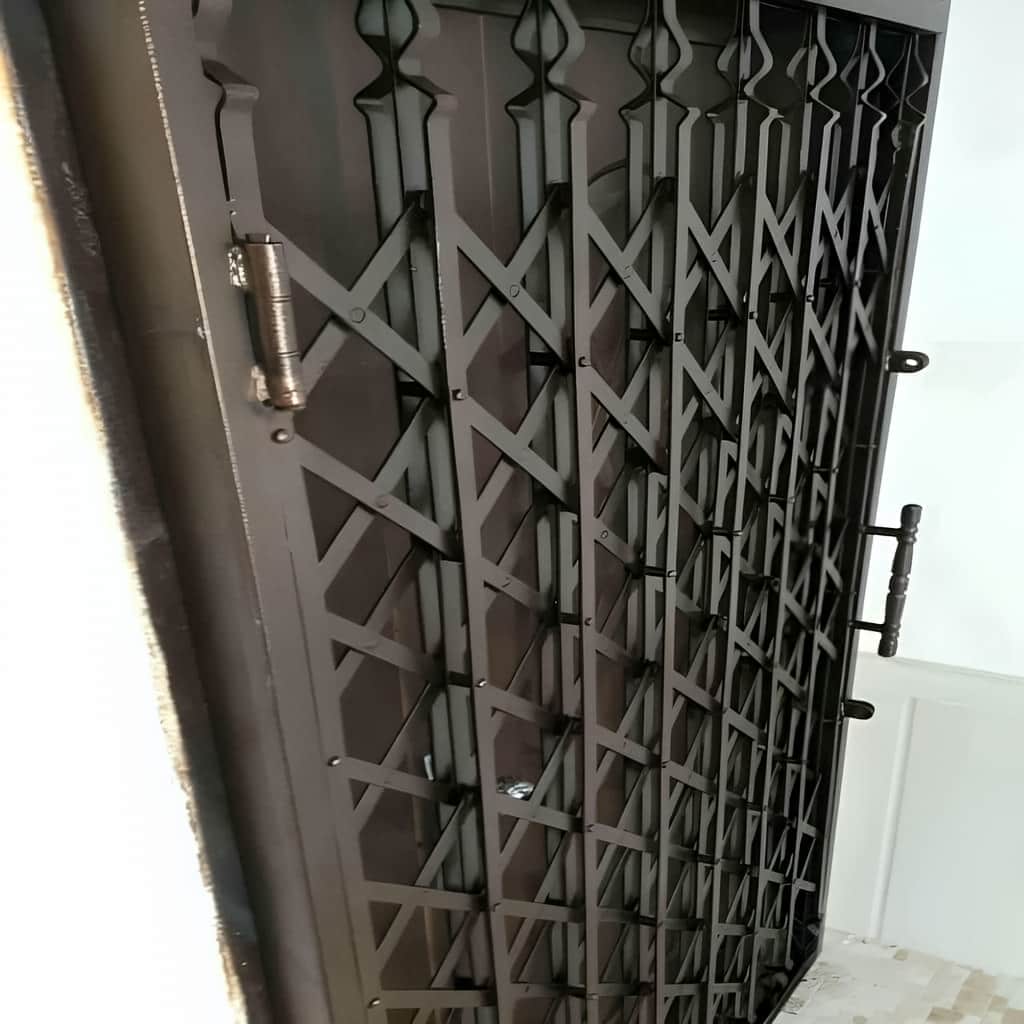 نصب درب آکاردئونی آپارتمان چهار گل در بوشهر