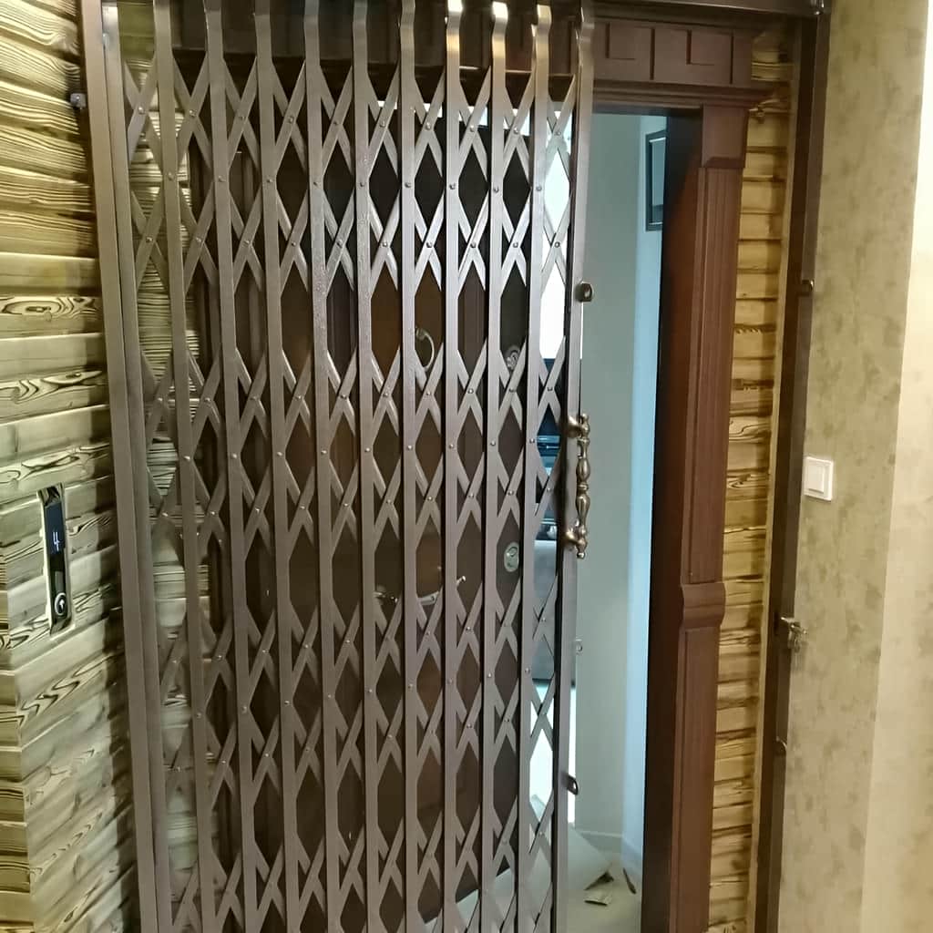 نصب درب آکاردئونی آپارتمان چهار گل در بندر لنگه