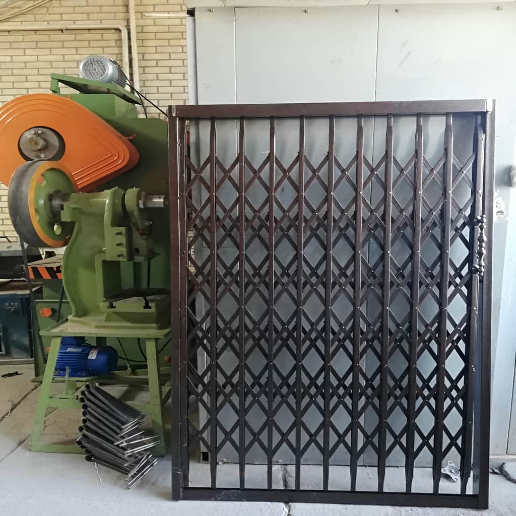 خرید درب آکاردئونی آپارتمان دو گل در بندر انزلی