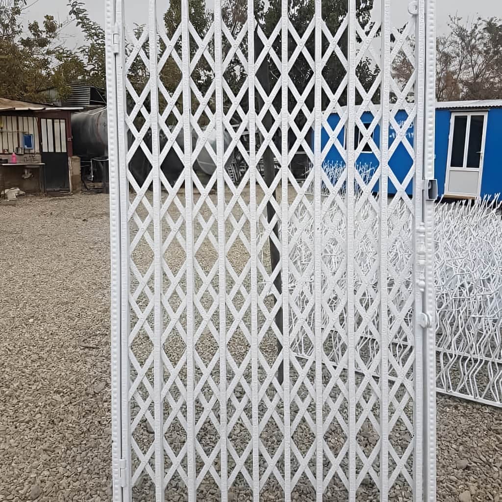 نصب درب آکاردئونی آپارتمان چهار گل در ایرانشهر