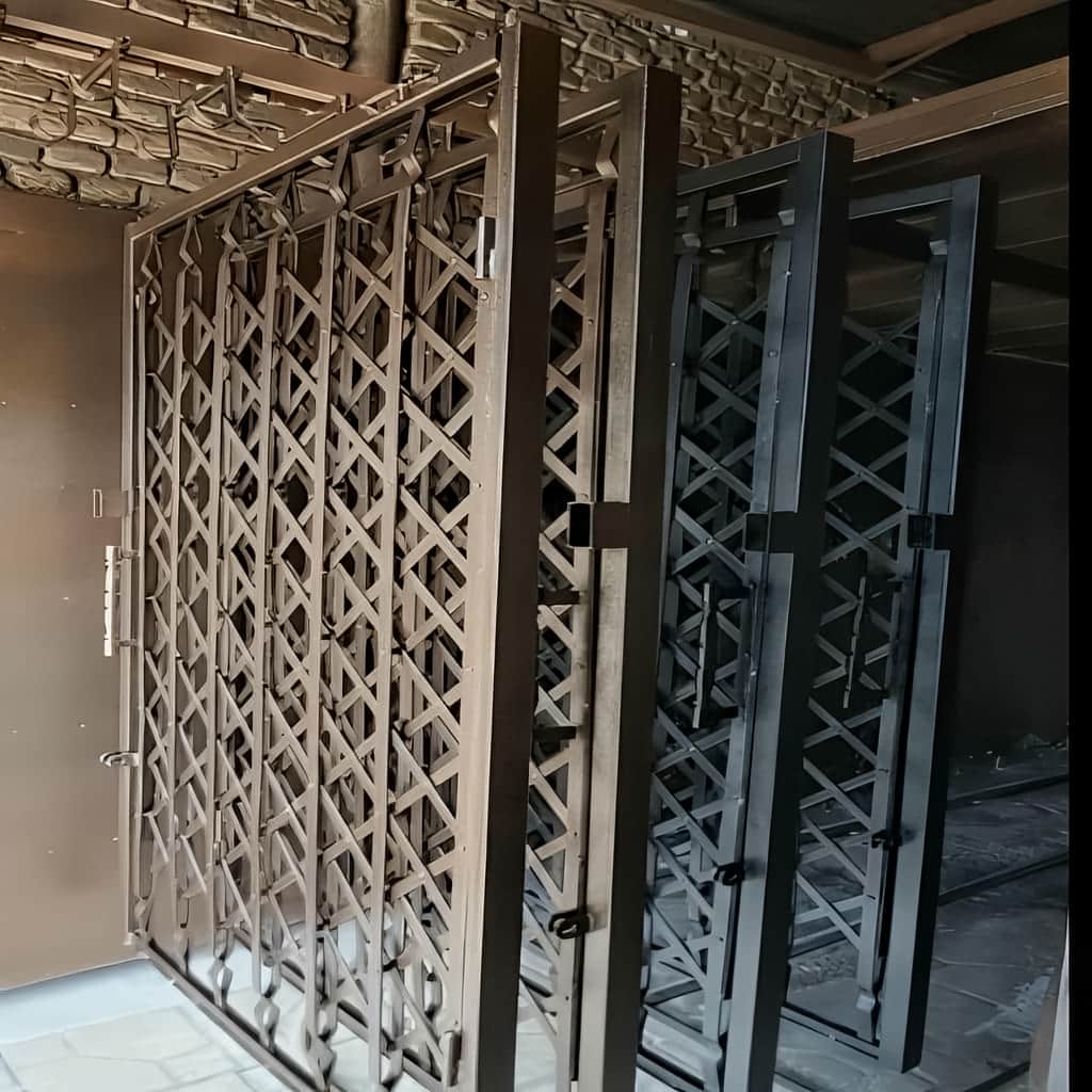قیمت درب آکاردئونی آپارتمان چهار گل در کمال شهر