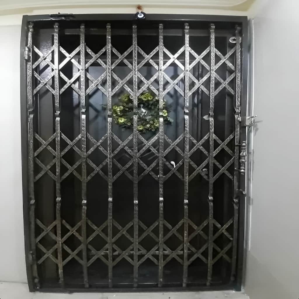 خرید درب آکاردئونی حفاظ آپارتمان سه گل در قائمشهر