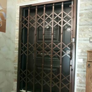 درب آکاردئونی آپارتمان در طالقان