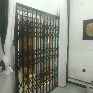 درب آکاردئونی آپارتمان در اهواز