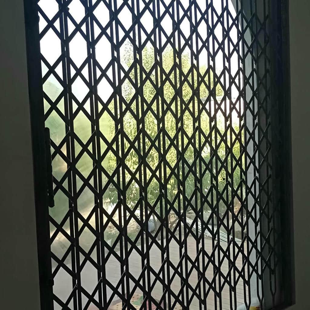 نصب درب آکاردئونی حفاظ آپارتمان فرفورژه در گرگان