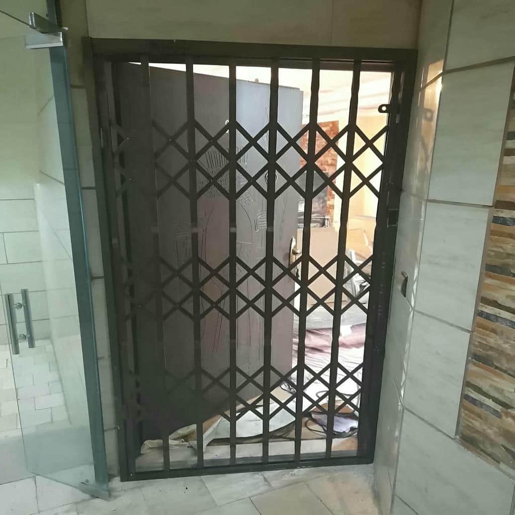 نصب درب آکاردئونی حفاظ آپارتمان ضخامت آهن در قائمشهر