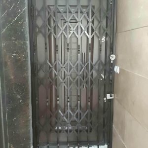 درب آکاردئونی آپارتمان در گنبدکاووس