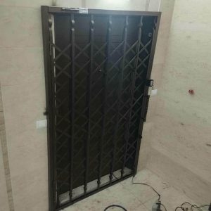 درب آکاردئونی آپارتمان در مریوان