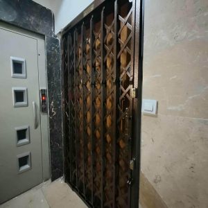 درب آکاردئونی آپارتمان در سقز