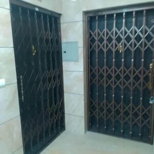 درب آکاردئونی آپارتمان در اندیشه