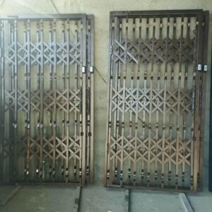 درب آکاردئونی آپارتمان در نظرآباد