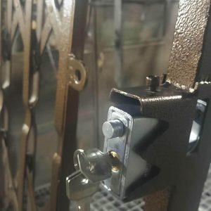 درب آکاردئونی آپارتمان در مهرشهر کرج
