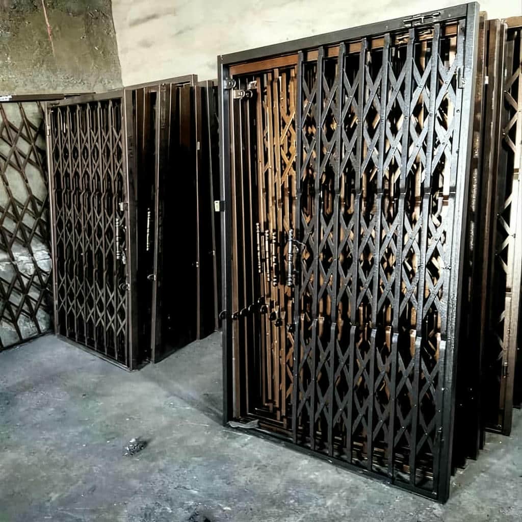 درب آکاردئونی حفاظ آپارتمان در قائمشهر