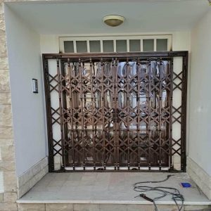 درب آکاردئونی آپارتمان در استان گلستان
