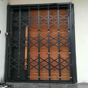 درب آکاردئونی آپارتمان در چابهار
