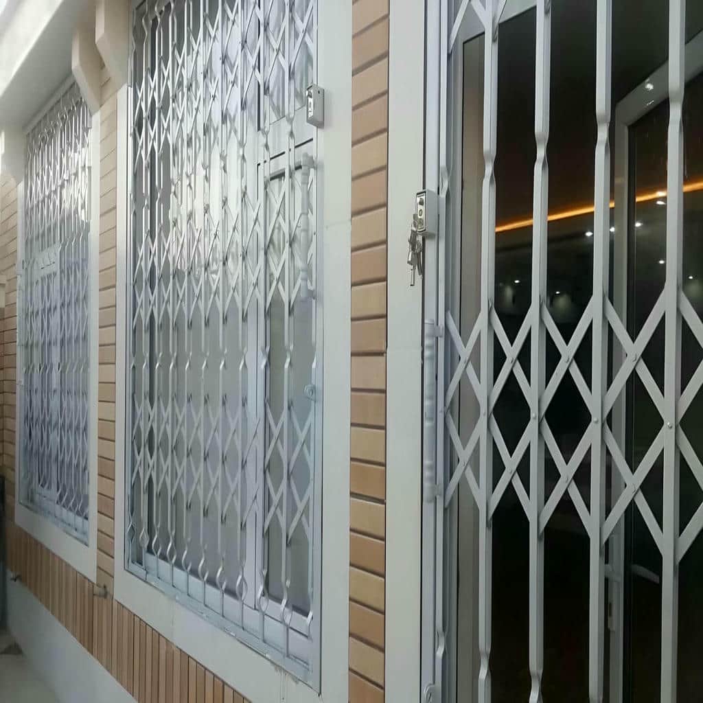 درب آکاردئونی آپارتمان در استان گیلان