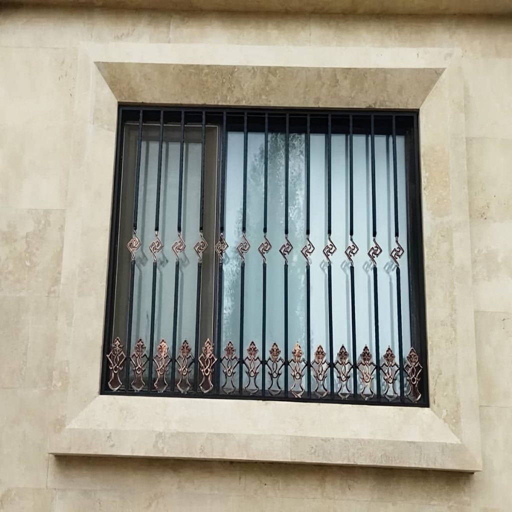 نصب حفاظ پنجره آهنی بازشو در اصفهان