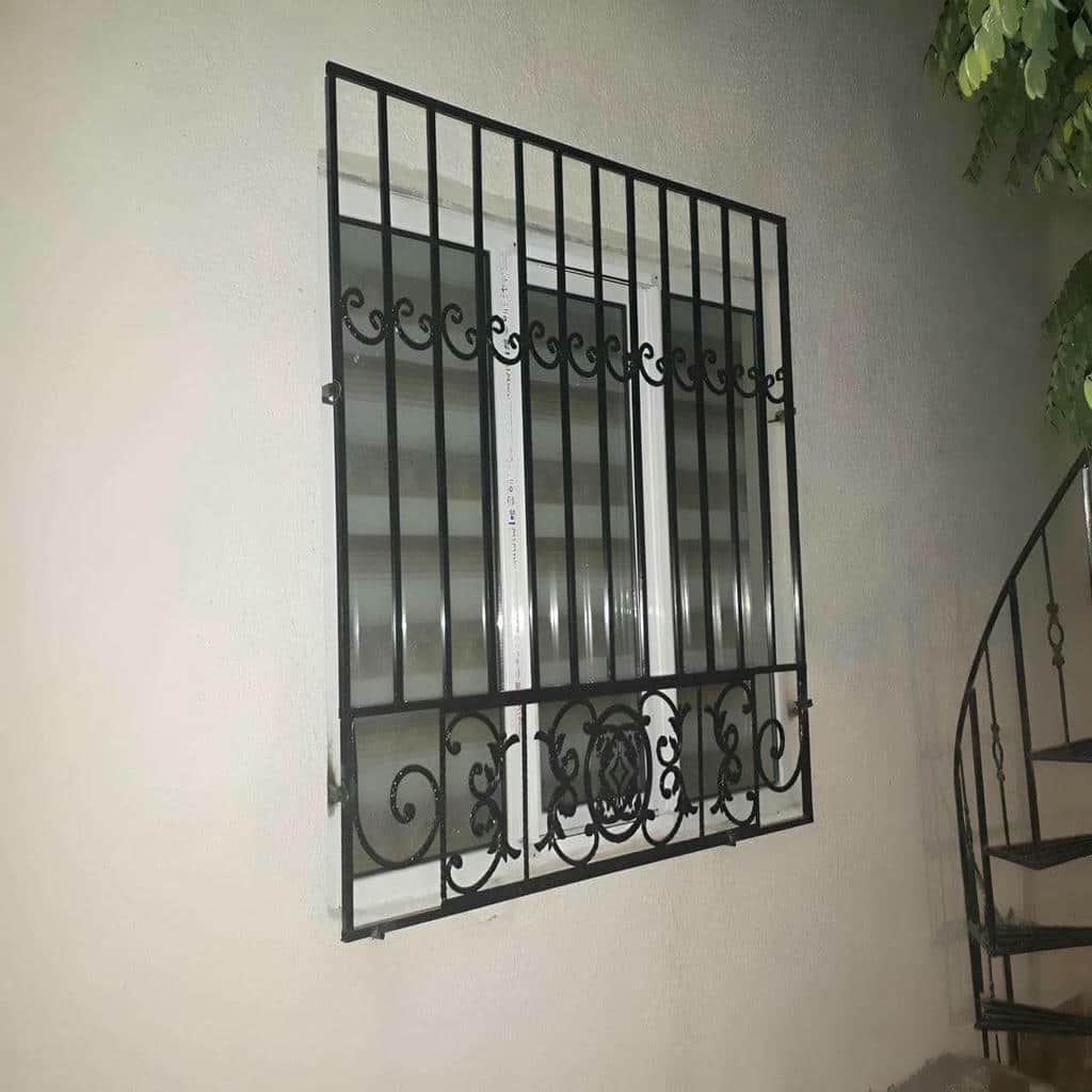 حفاظ پنجره آهنی در عظیمیه کرج