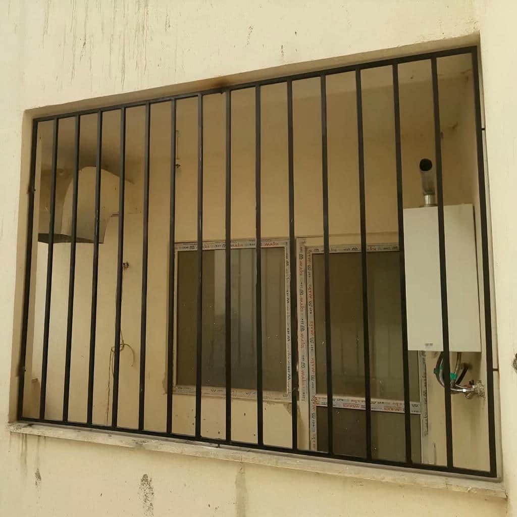 نصب حفاظ پنجره آهنی فرفورژه در لواسان