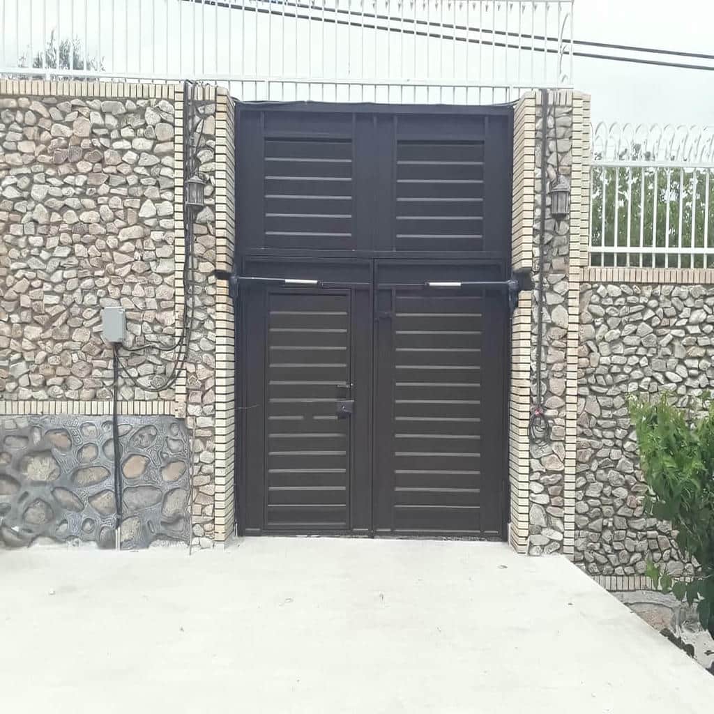 نصب جک برقی درب پارکینگ پرتردد در پردیس
