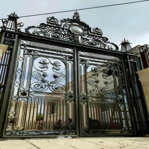 درب حیاط در محمدشهر