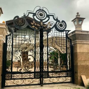 درب حیاط در پردیس
