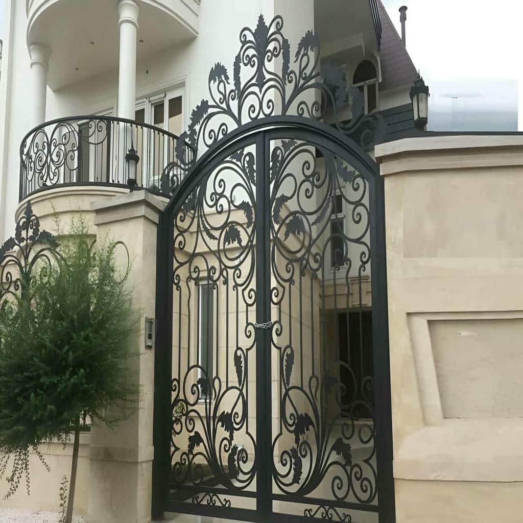 درب حیاط در چالوس