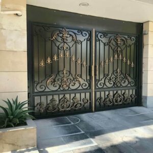 درب حیاط در اندیشه