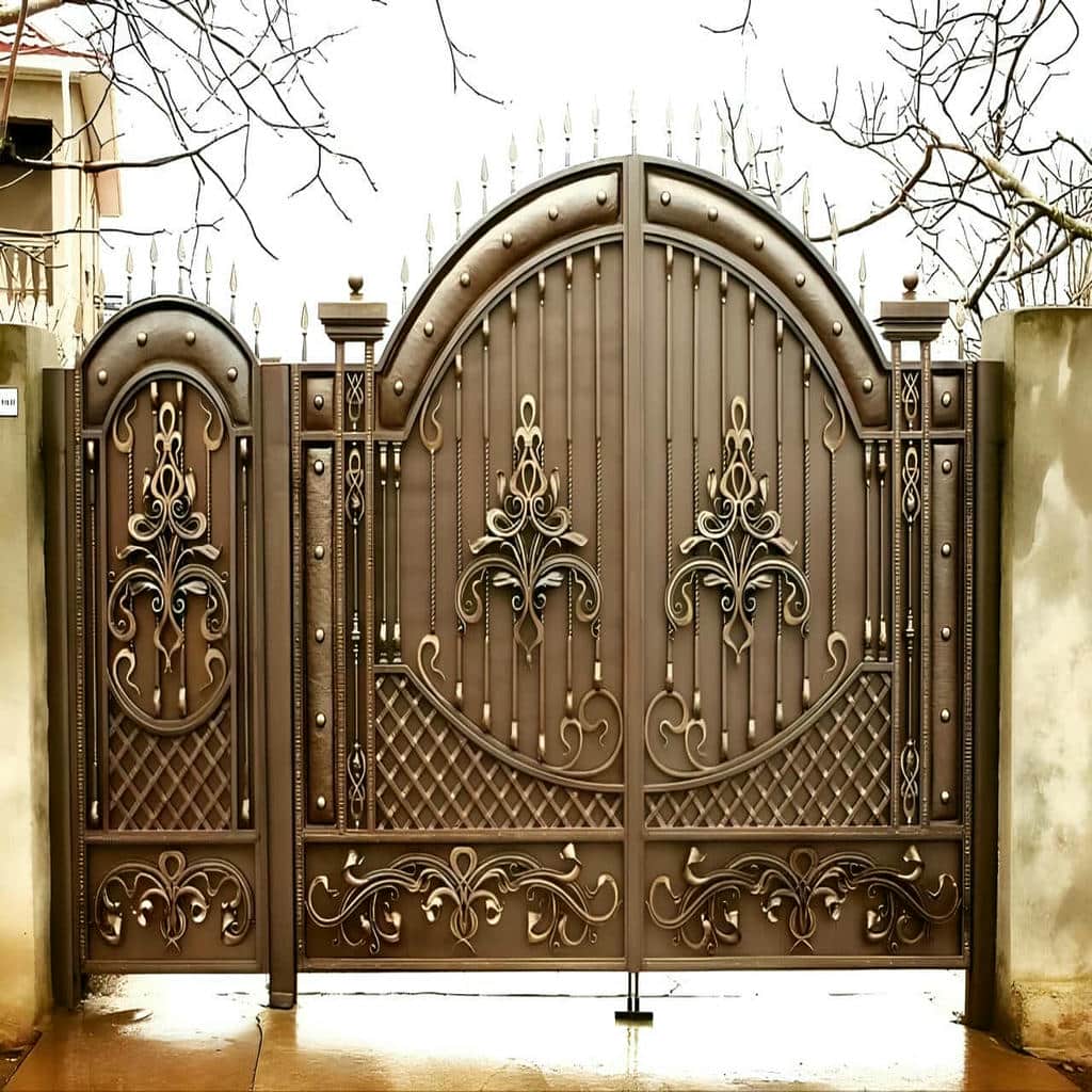 درب حیاط در بندر انزلی