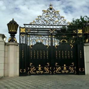 درب حیاط در سقز