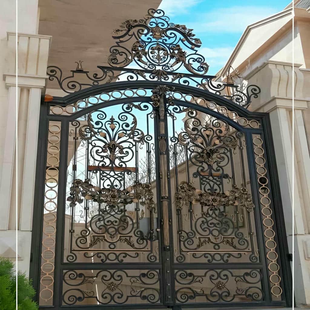 درب حیاط در اردبیل