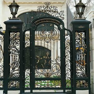 درب حیاط در ساوه