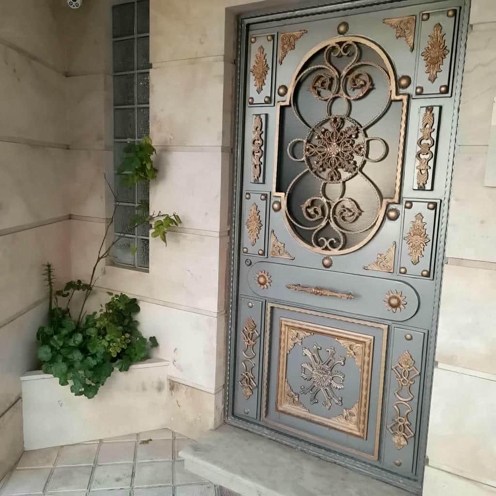 درب حیاط در گرگان