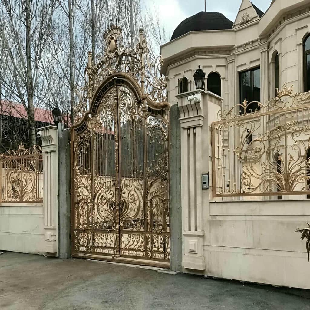 نصب درب حیاط فرفورژه سبک در کرمان