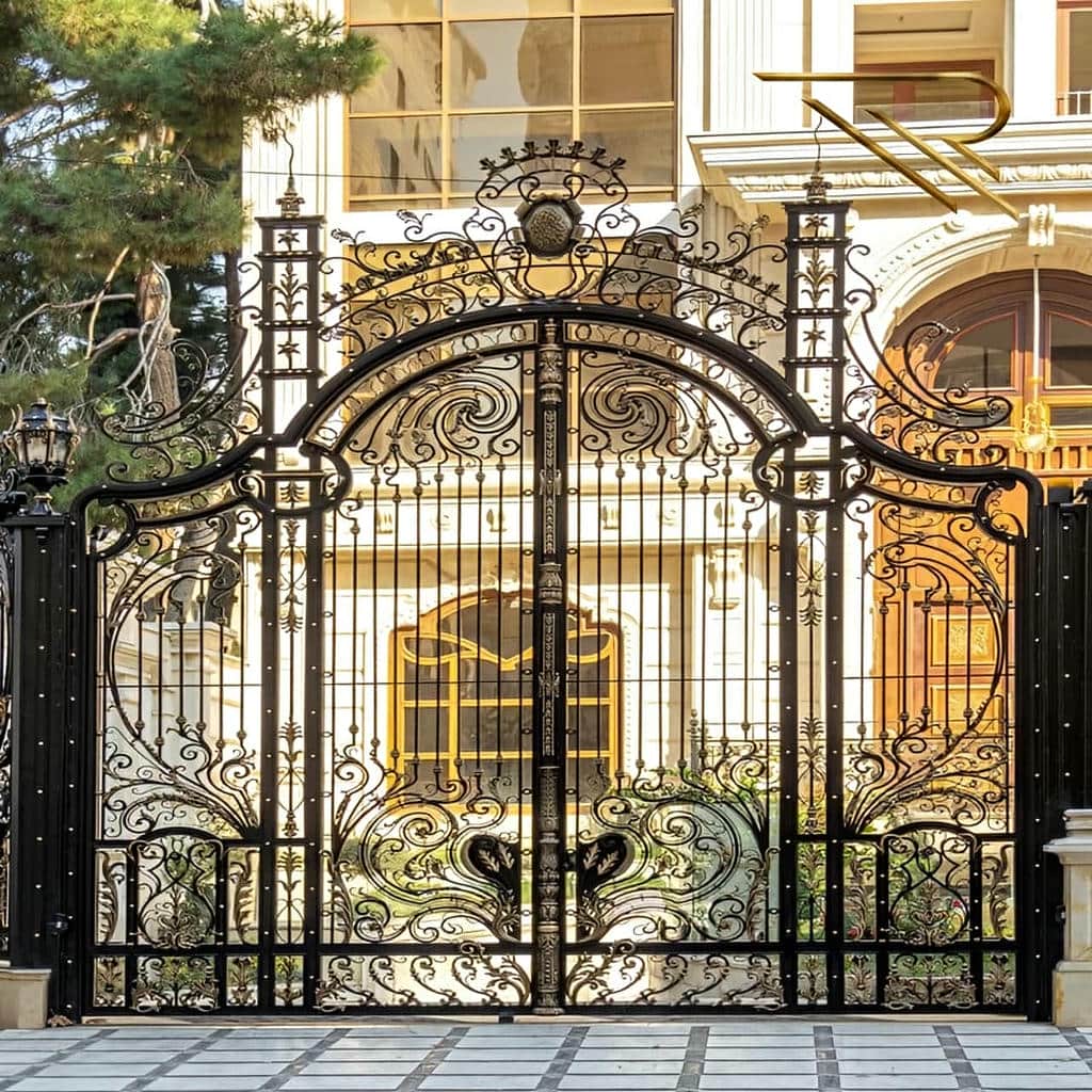 درب حیاط در آبسرد