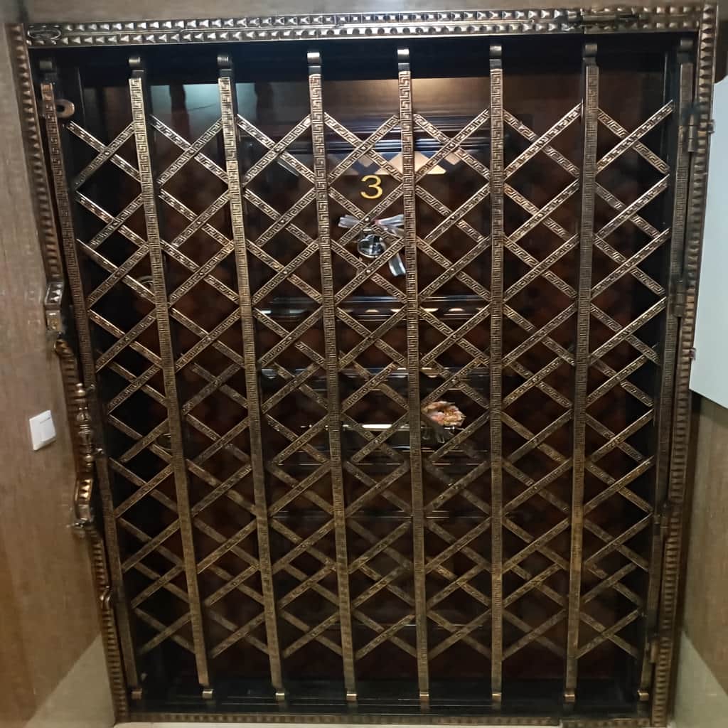 حفاظ خانه در زمان سفر با فریم محکم درب