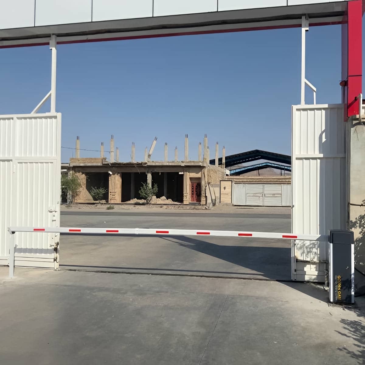 راهبند پارکینگ با پایه تراز و نصب دقیق نصب و نگهداری اصولی راهبند پارکینگ