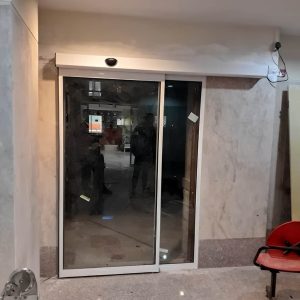 مقایسه کاربردی انواع درب اتوماتیک شیشه ای
