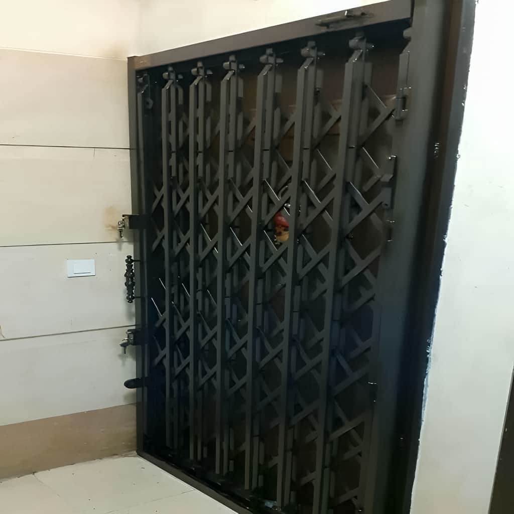 سفارش درب آکاردئونی سه گل با قفل کتابی
