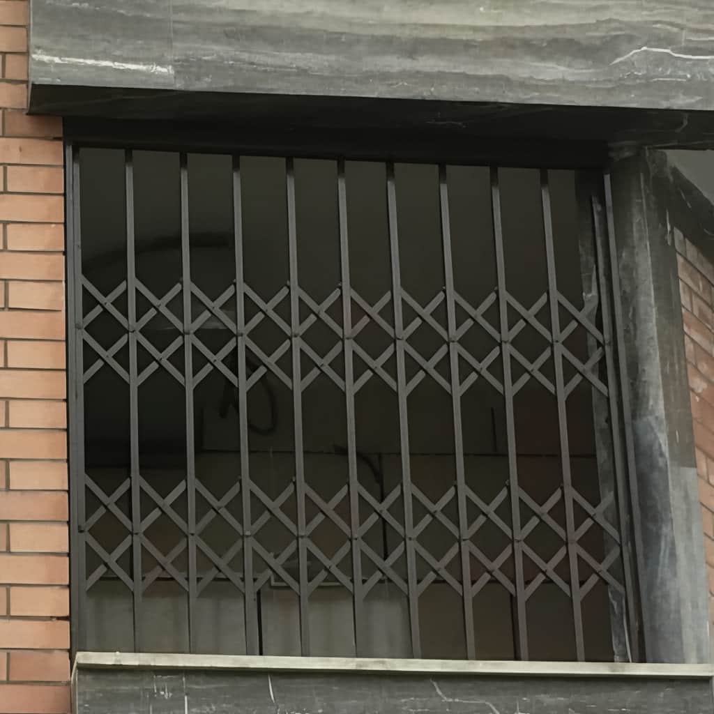 مدل تلسکوپی حفاظ پنجره کشویی برای فضای محدود