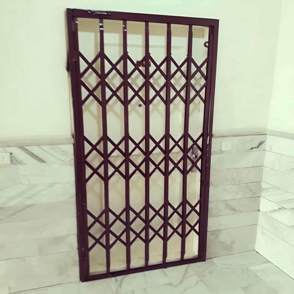 نصب حفاظ آکاردئونی دو جداره روی چهارچوب قدیمی