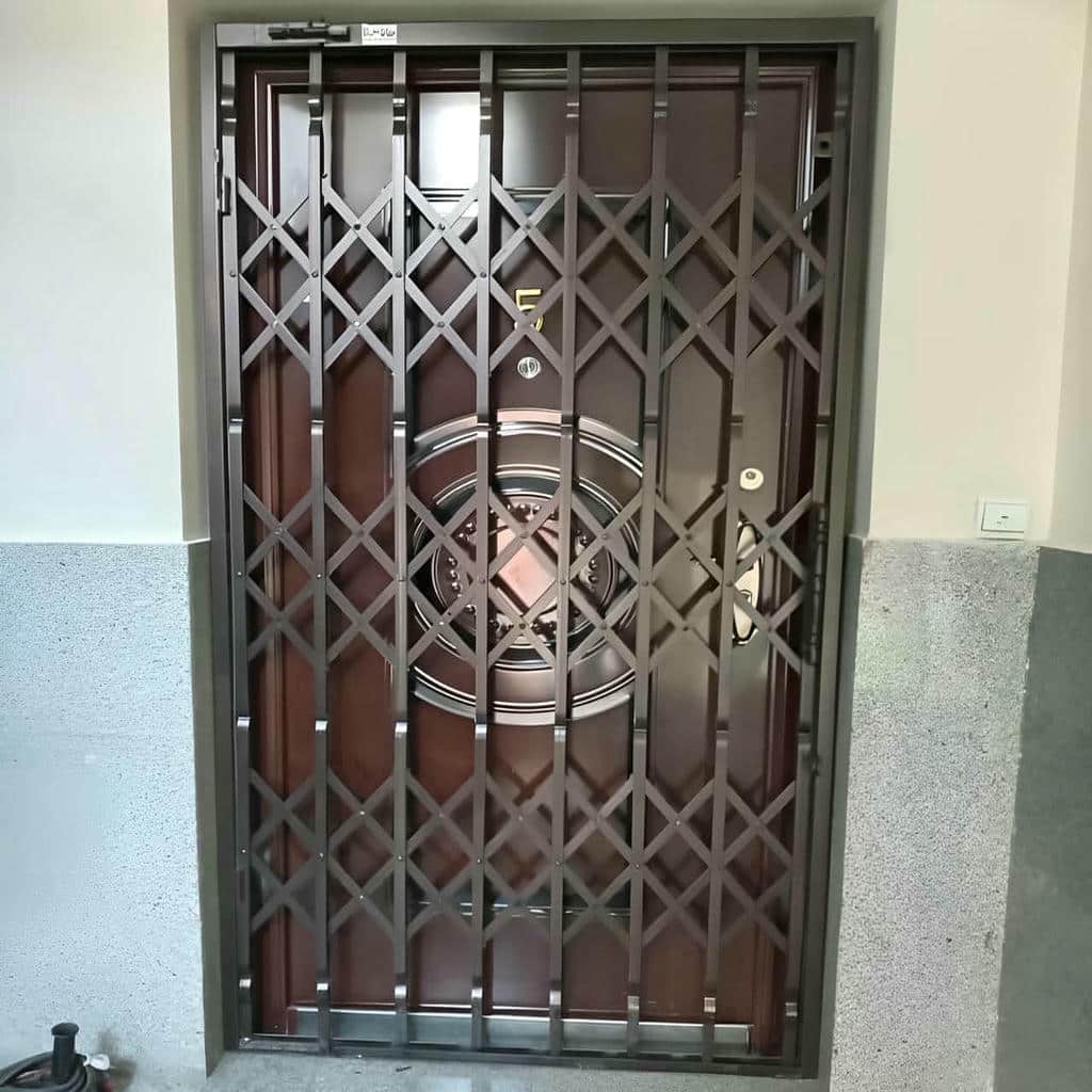 ساخت درب آکاردئونی شیک قفل دار با تسمه مقاوم