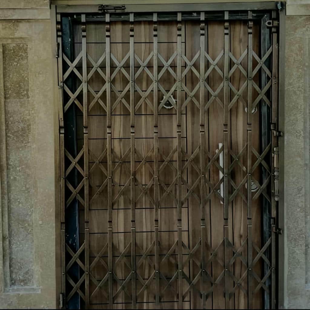 اجرای درب آکاردئونی ضد سرقت در پاگرد محدود